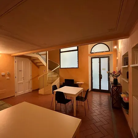 Appartamento In Centro Storico-borgo Albizi 27 Firenze